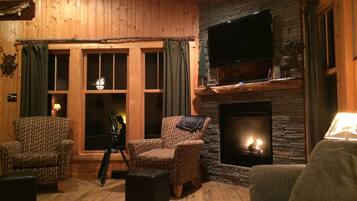 Smart TV, fireplace, DVD player, stereo
