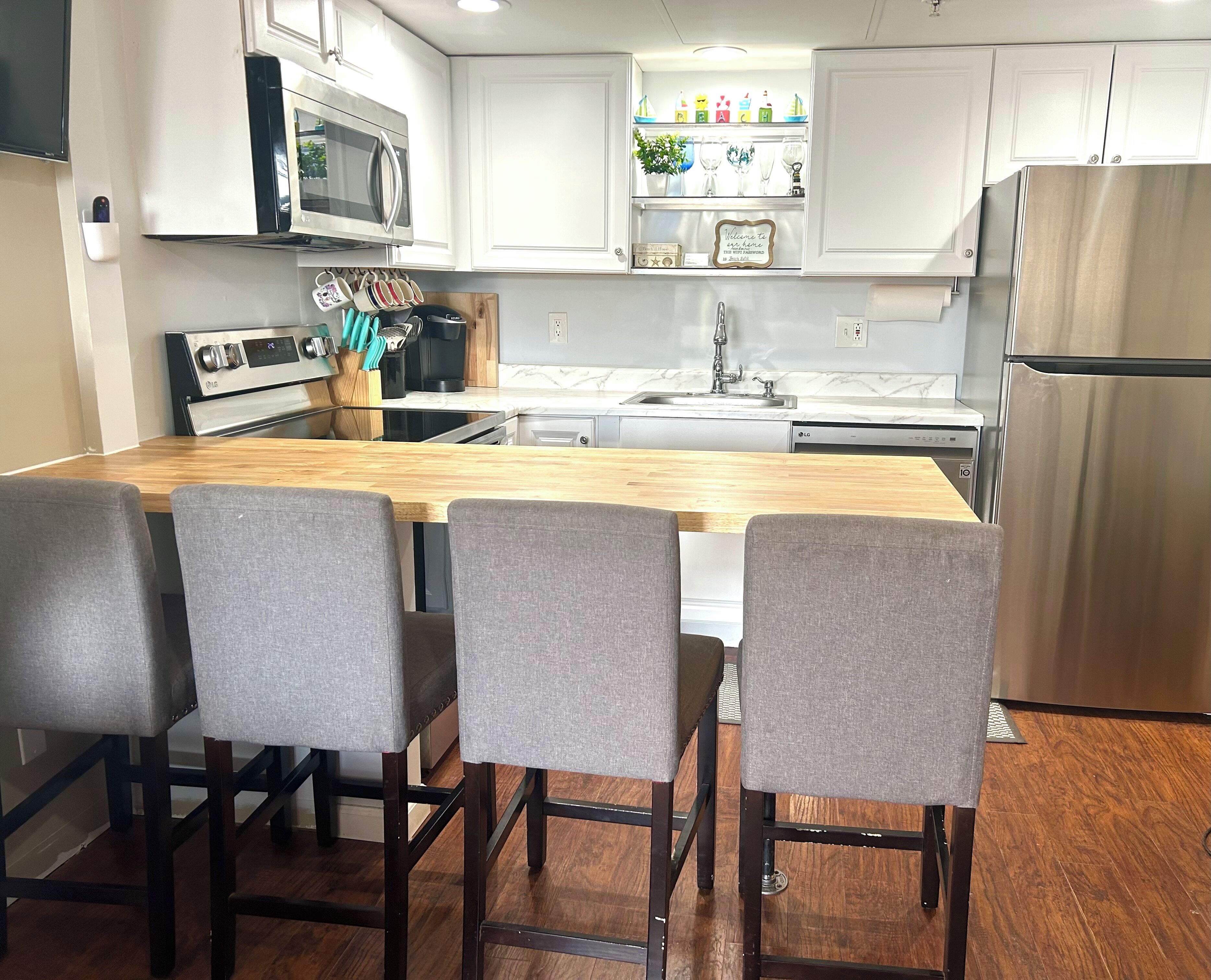 Fridge, microwave, oven, stovetop