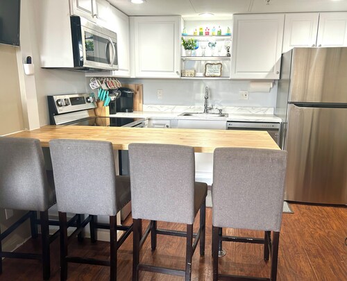 Pristine Oceanblock 2 Story Condo 3b 2ba (nukkuu 11) Askelta rannalta