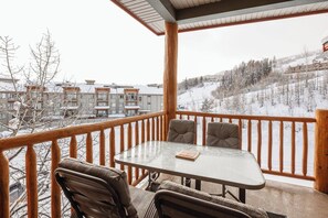 Outdoor dining - KR411 by Simply Kimberley | Ski-In/Out + Private Hot Tub (Kimberley)