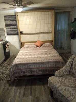 1 bedroom, desk, free WiFi, bed sheets