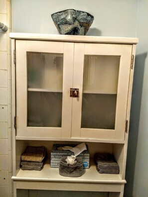 Interior - Ocean View penthouse floor studio, 30 day minimum stay (Waianae)