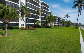 Exterior - CRESCENT ROYALE, SIESTA KEY BEACH, BEST BEACH LOCATION, GREAT POOL, GROUND FLOOR (Siesta Key)