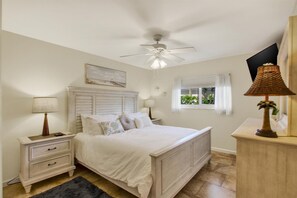 1 bedroom, desk, iron/ironing board, free WiFi - CRESCENT ROYALE, SIESTA KEY BEACH, BEST BEACH LOCATION, GREAT POOL, GROUND FLOOR (Siesta Key)