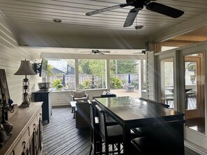 Dining - 2BR w/indoor jacuzzi, and one block from Downtown! The Art House (Ocean Springs)
