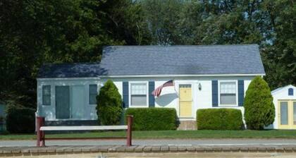 Eastern Shore beach cottage get-away