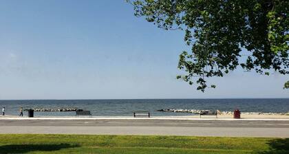 Eastern Shore beach cottage get-away