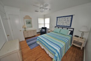 2 bedrooms, iron/ironing board, free WiFi, bed sheets - Eastern Shore beach cottage get-away (Rock Hall)