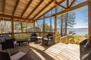 Terrace/patio - 💥💥MAIN LAKE Cove💥 Flat Lot w/ SANDY BEACH, Firepit!🥇 (Littleton)