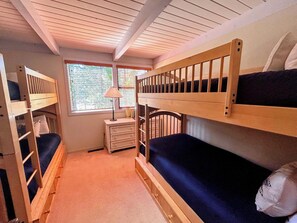 4 bedrooms, desk, iron/ironing board, free WiFi