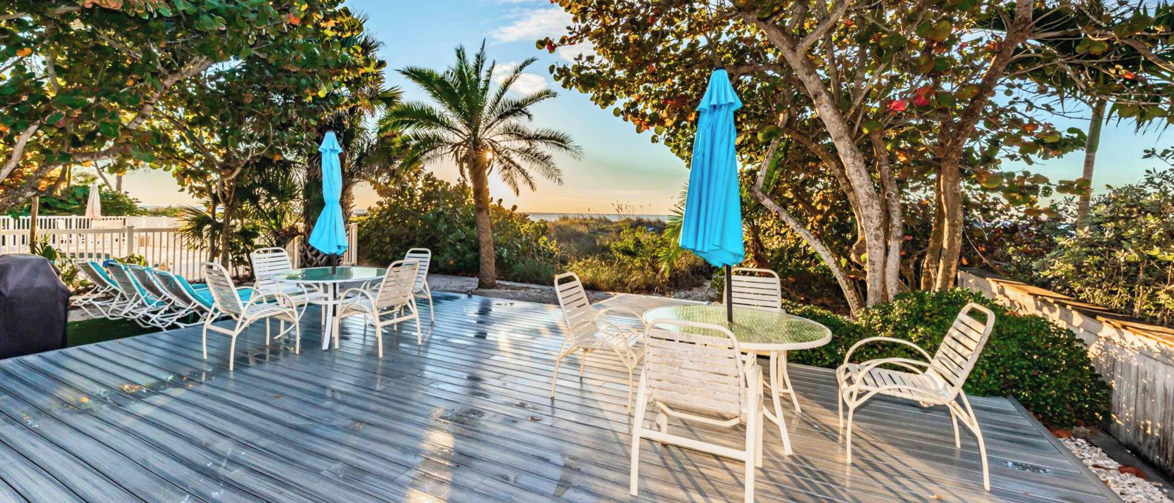 屋外ダイニングエリア