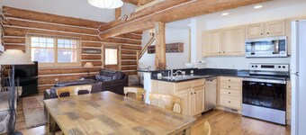Ski-In/Ski-Out Powder Ridge Cabin In Beautiful Big Sky