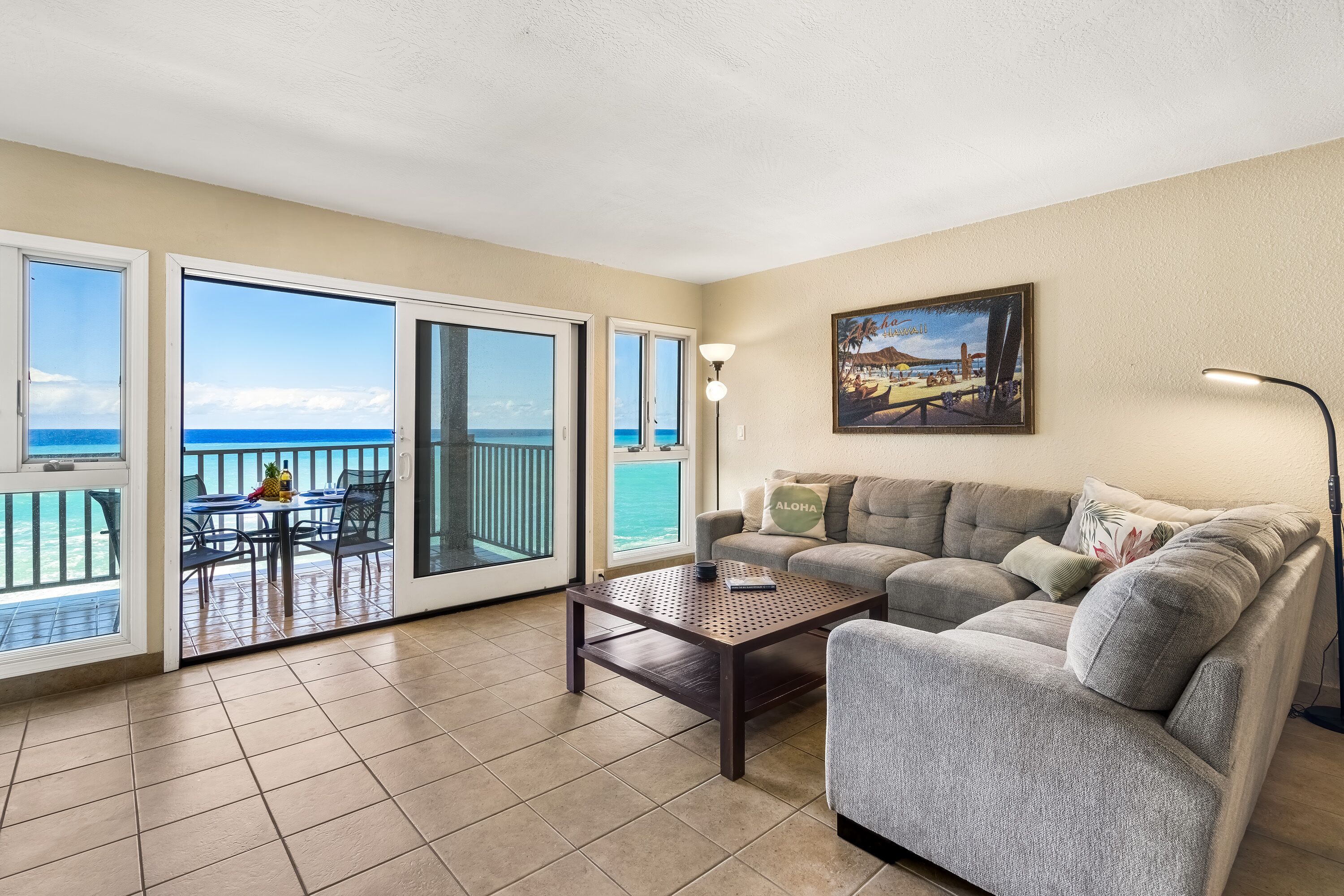 Smart TV, books, stereo