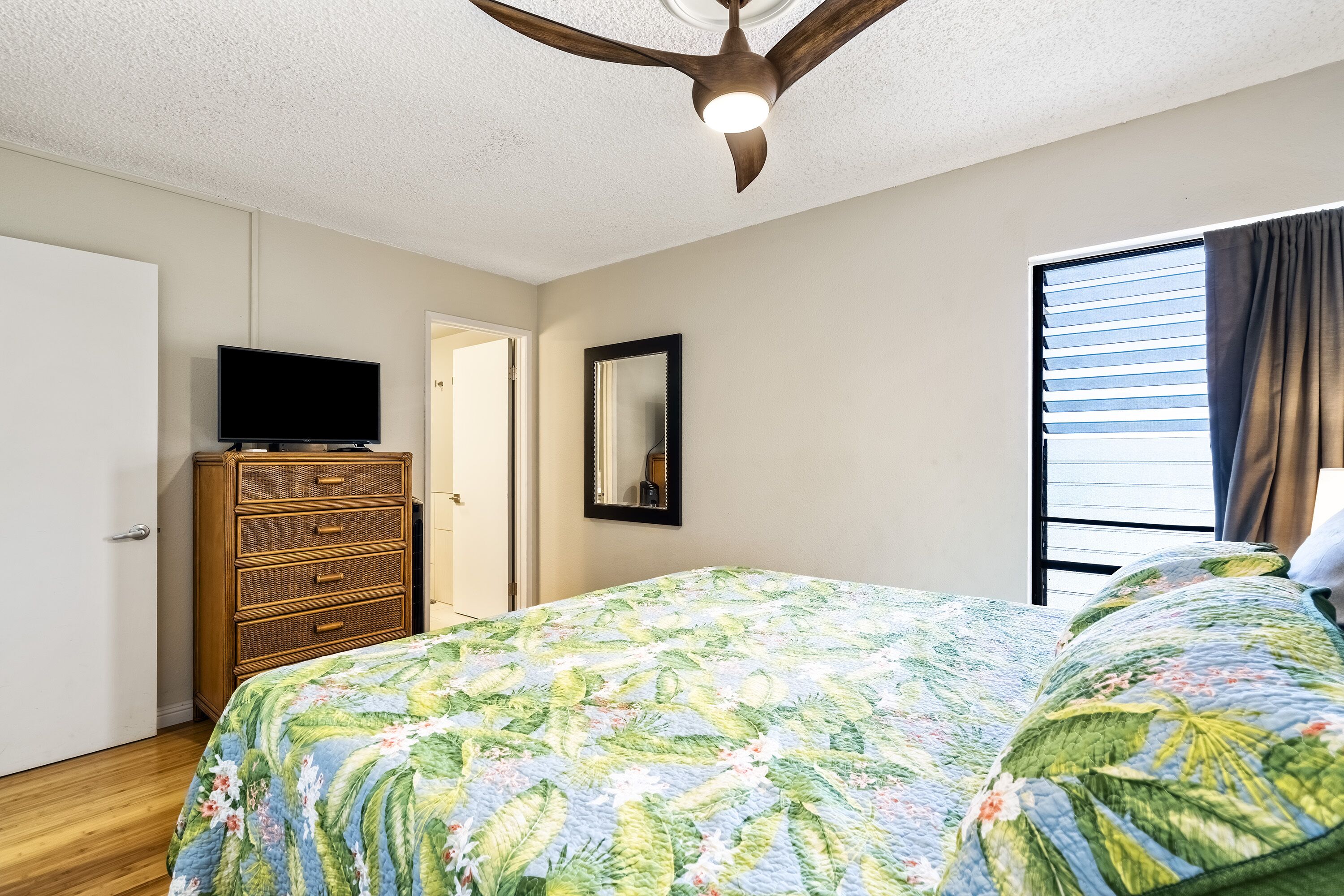 2 bedrooms, iron/ironing board, travel crib, free WiFi