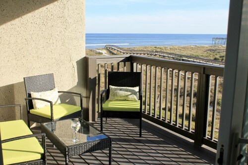 Ocean-Front Condo with Balcony, Pool and Private Dock to the Beach