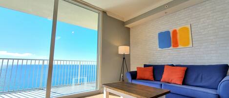 Télévision, console de jeux vidéo, livres