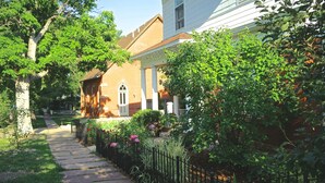 A residential street with brick houses, a stone pathway, and lush greenery. - Luxury Homebase in Downtown Boulder  (Boulder)
