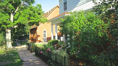 Luxury Homebase in Downtown Boulder