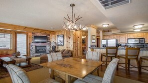 Dining - 2 Bedrooms (1 King - 2 Queens), 3 Full Bathrooms, Sleeps 8 (Park City)