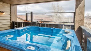 Outdoor spa tub - 2 Bedrooms (1 King - 2 Queens), 3 Full Bathrooms, Sleeps 8 (Park City)
