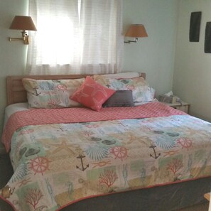 2 bedrooms, desk, iron/ironing board, travel crib - 1st Floor, OWNER Mgmt, New Kitchen, King Bed, Walk to Beach, Tennis Pickle Ball (Hilton Head Island)
