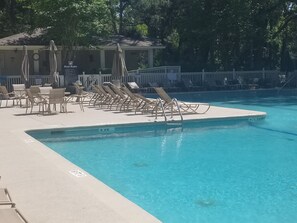 Piscina all'aperto, una piscina riscaldata