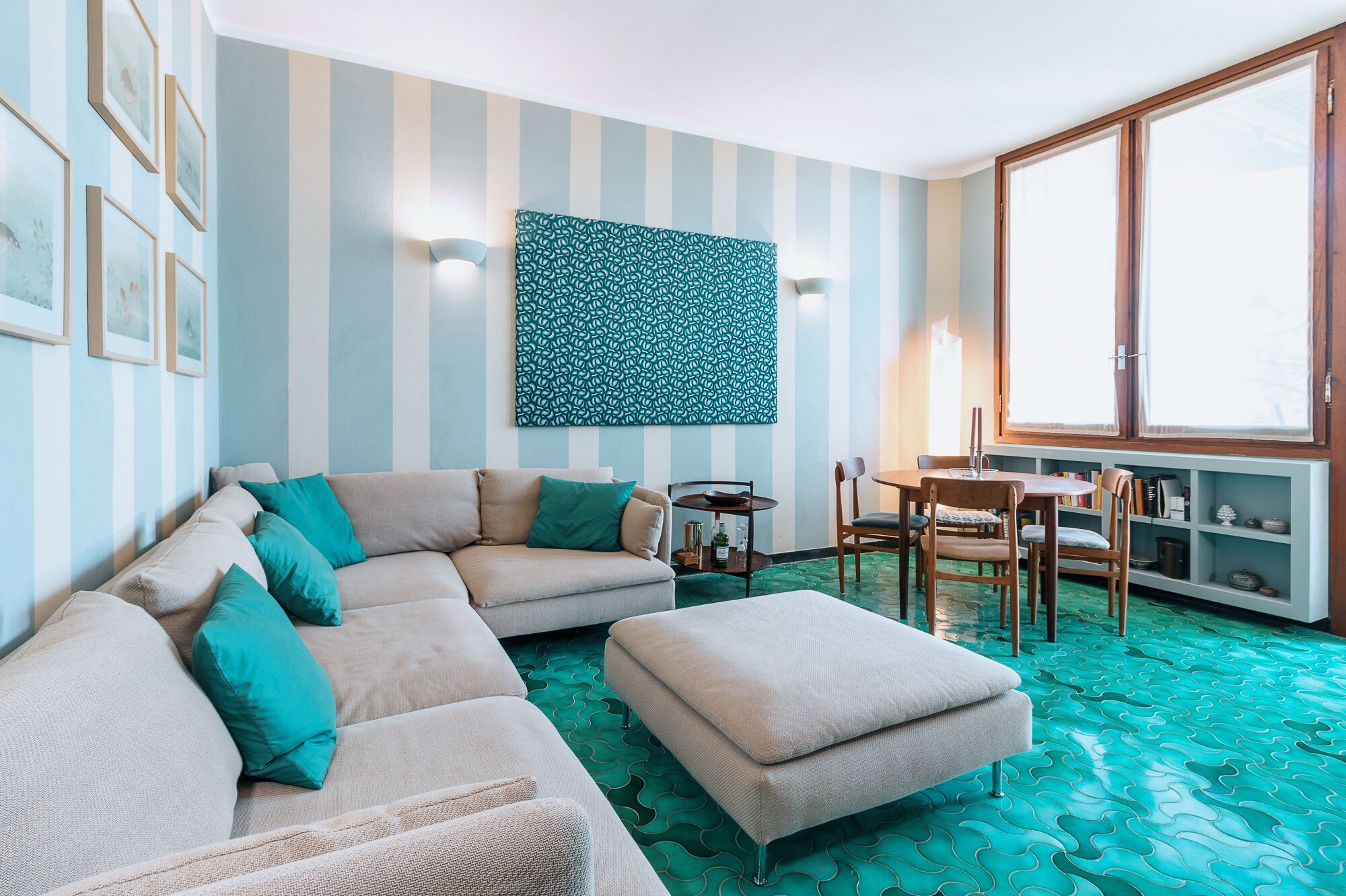 TV connectée, livres, écrans d'ordinateur