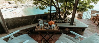 A house like a boat – living the sea in the heart of Monterosso