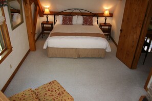 6 bedrooms, desk, iron/ironing board, travel cot