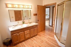 Combined shower/bathtub, hair dryer, towels, soap