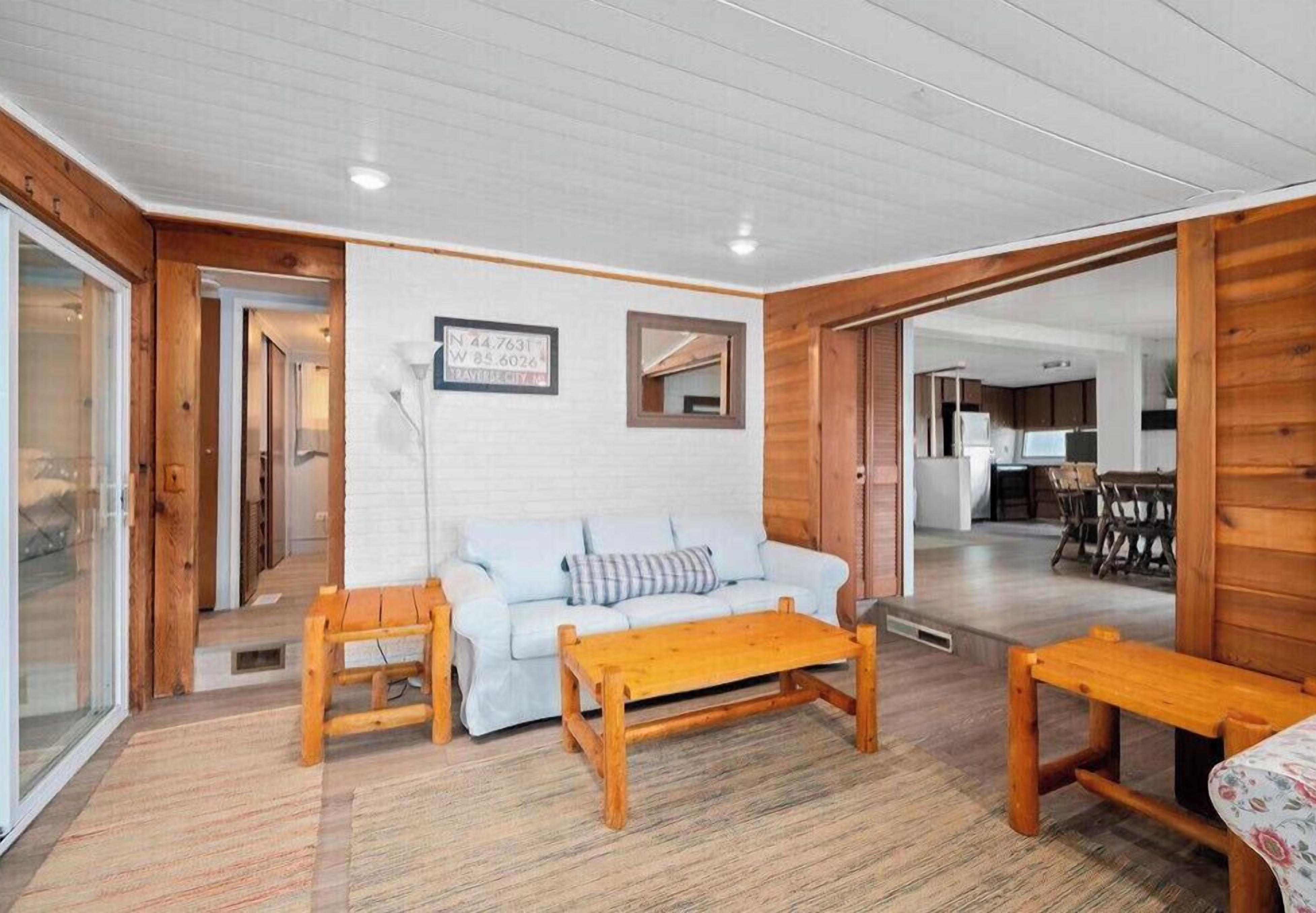 Smart TV, fireplace, DVD player, books