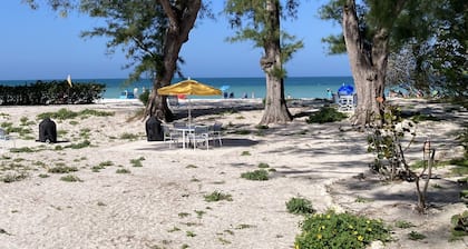 Anna Maria Island- Beach View Apartment- Acceso privado a la playa