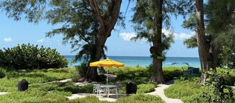 Cozy Ground-Level Beach Retreat – 75 Steps to the Gulf | Bamboo Apts #4