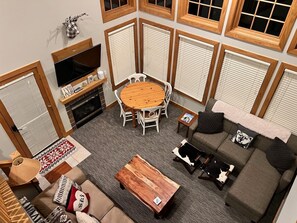 Smart TV, chimenea y reproductor de DVD 