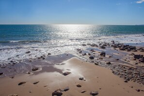 Am Strand, Liegestühle, Strandtücher