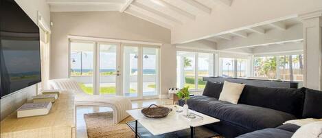 Family Room (Main)