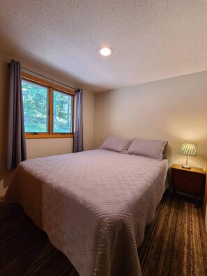 3 bedrooms, Internet, bed sheets - River Ranch Rental - Cabin in the woods--fishing, relaxation, wildlife, river (Irons)