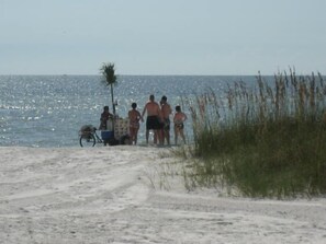 Am Strand, Liegestühle, Strandtücher