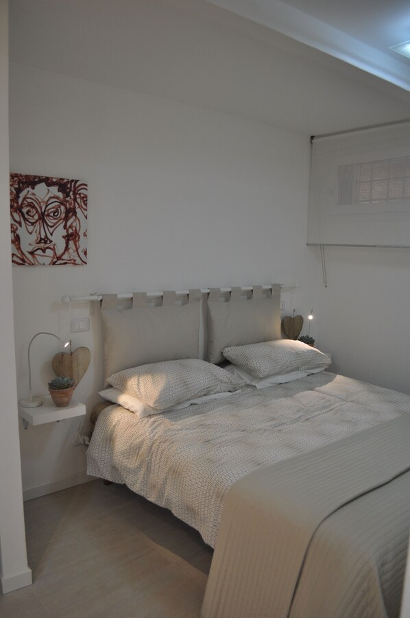 1 bedroom, free WiFi, bed sheets - Modern family-studio, between San Marco Square and Arsenale Biennale Exposition. (Venezia)