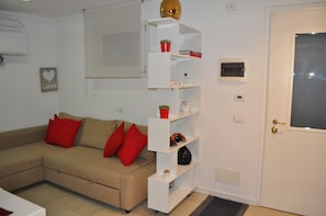 TV - Modern family-studio, between San Marco Square and Arsenale Biennale Exposition. (Venezia)