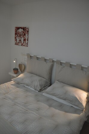 1 bedroom, free WiFi, bed sheets - Modern family-studio, between San Marco Square and Arsenale Biennale Exposition. (Venezia)
