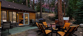 Cabin Great River, vue sur la montagne, bain à remous, 3 CAC / 2Bath !!!!