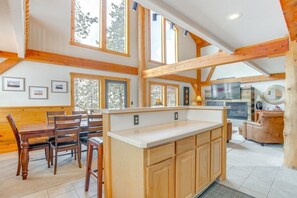 Interior - Custom Timber Home-Great Rates,Central Loc,Views,2 Living Spaces,On Free Shuttle (Fraser)