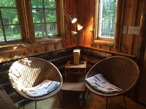 Cozy Family and Pet-Friendly Cabin Near Fife Lake, 5-minute drive. Camp fire