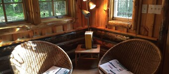 Cozy Family and Pet-Friendly Cabin Near Fife Lake, 5-minute drive. Camp fire