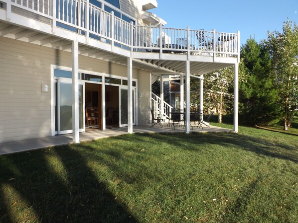 Terrace/patio - # 1 Lakeside (La Pointe)