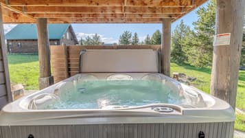 Bañera de hidromasaje al aire libre