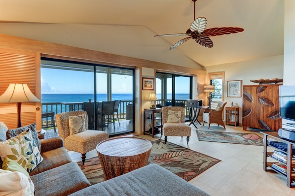 Smart-TV, DVD-spiller, bøker og musikkbibliotek