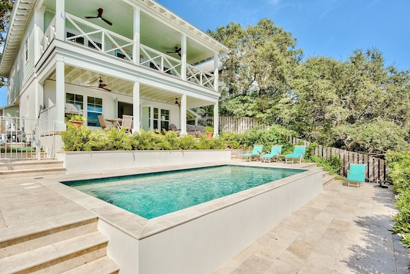 Outdoor pool, a heated pool