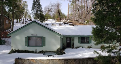 Hermosa casa Creekside en Mariposa Pines cerca de Yosemite.